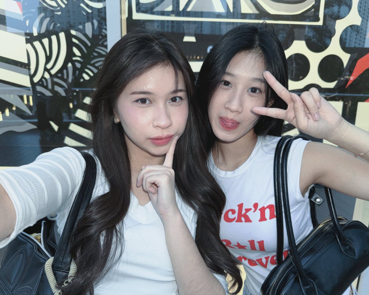 F_OllaJKT48's tweet photo. @N_IntanJKT48 @Rilly_JKT48 jadi kapan sama oshimu? 🤭 https://t.co/IX0mENmwAq