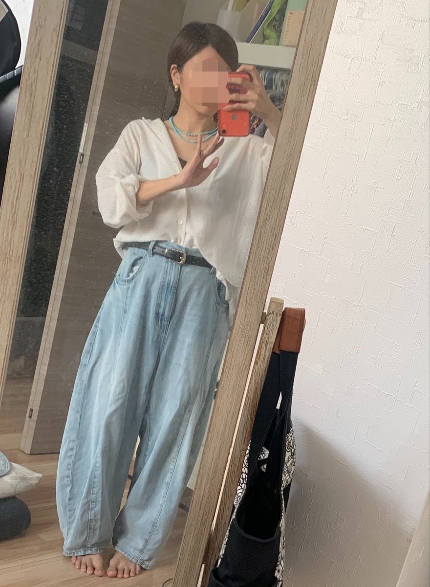 shichabu210's tweet photo. 5000円(死)のターコイズネックレスを買ったのに一度鏡で合わせただけでした😭なんか付ける勇気が出ないまま夏モノ終了。#鏡拭け https://t.co/is78tIeoXx