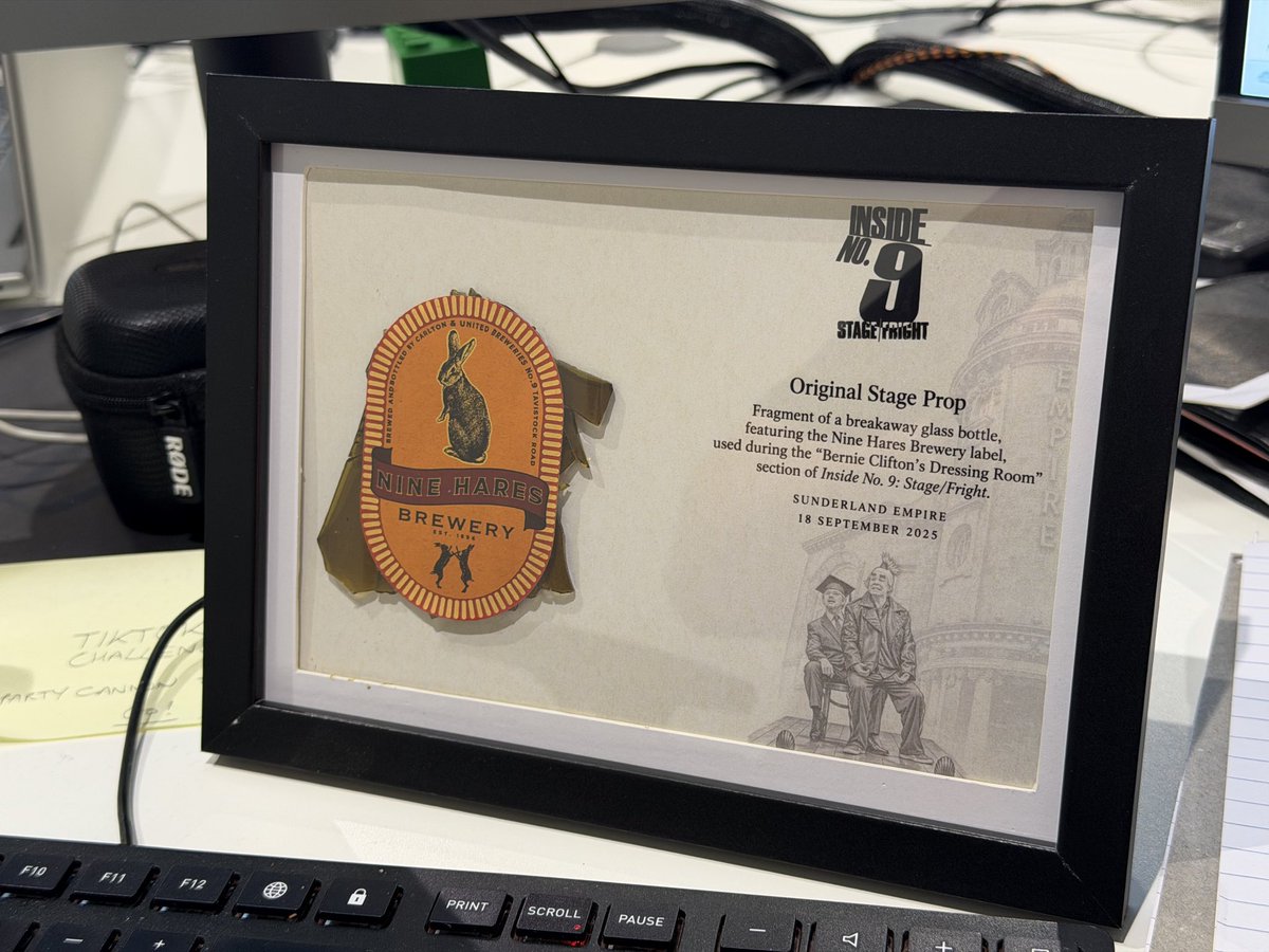 Robritchie409's tweet photo. Eventually got round to framing a prop fragment I salvaged from the stage floor of Inside No.9 StagelFright from last year. https://t.co/UKt0qZ9nse