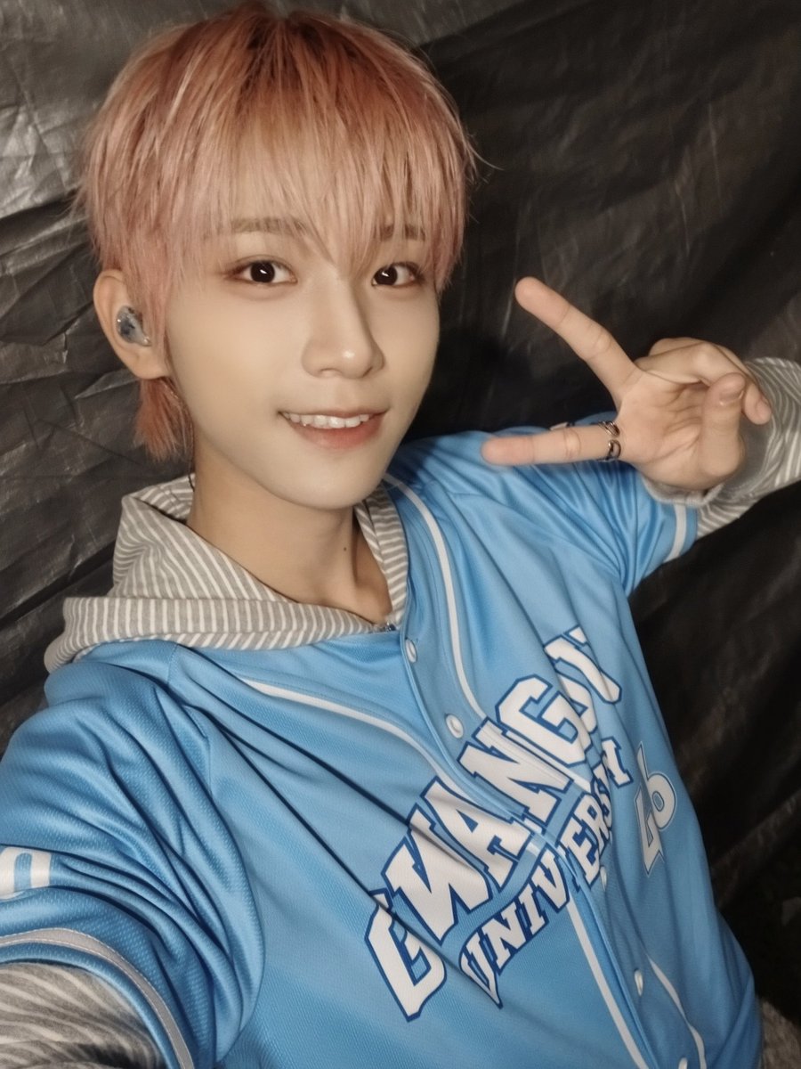 AHOF_official's tweet photo. 광주대 축제 즐거웠어요～!!
또 만나자～(^○^)

#AHOF #아홉
#DAISUKE #다이스케 https://t.co/fSAcD7Ryfn