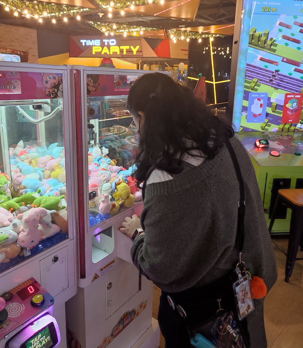 smilingjayhyung's tweet photo. me and Jay as arcade buddies 😆 heheheeh just kidding https://t.co/MXLpeTBKqj