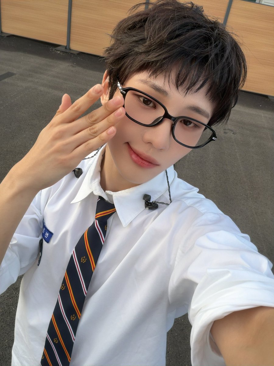TNX_twt's tweet photo. 안경 쓴 준혁 학생 🤓

#TNX #티엔엑스
#천준혁 #JUNHYEOK https://t.co/Wv6AxuHwpl