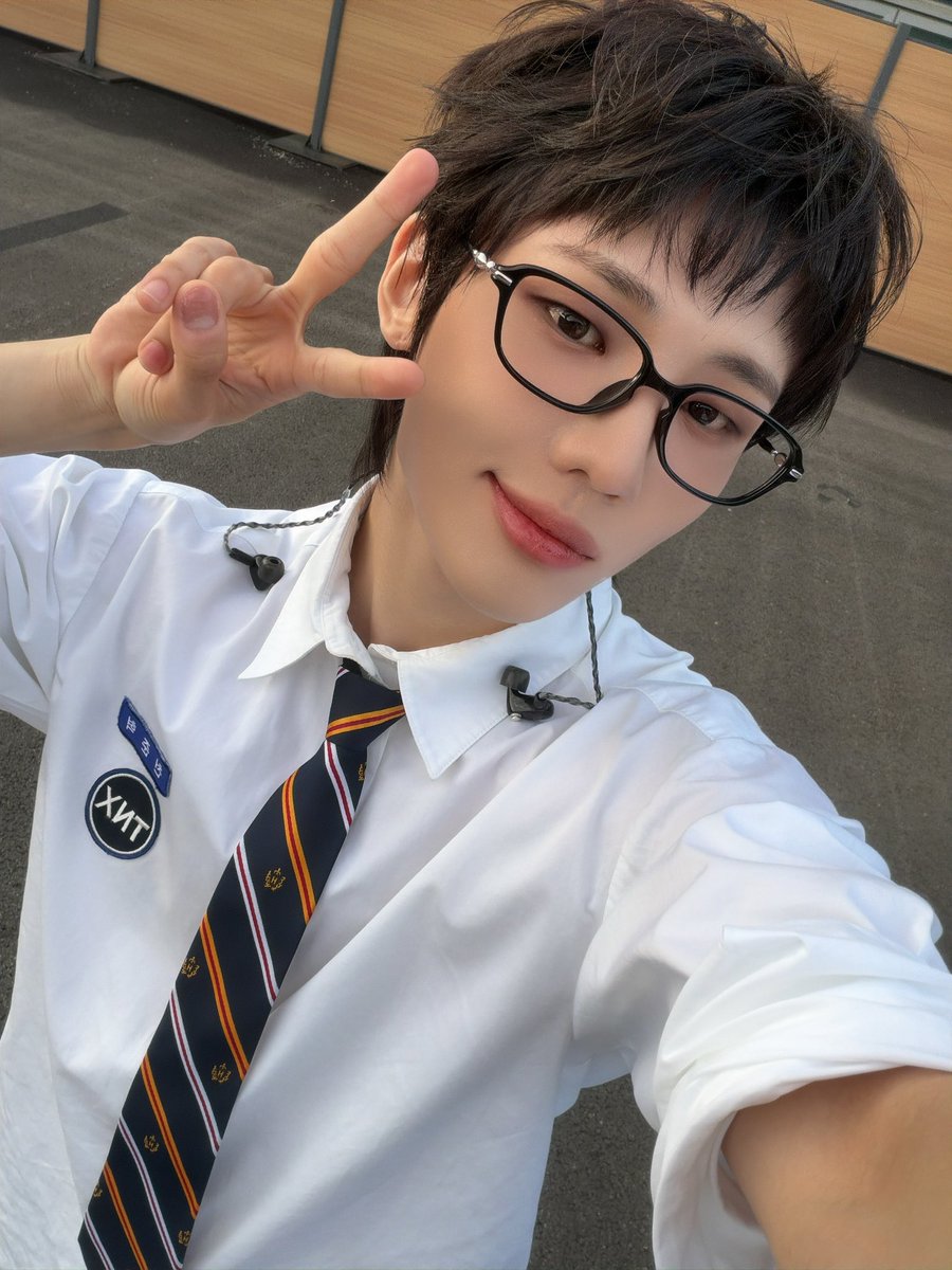 TNX_twt's tweet photo. 안경 쓴 준혁 학생 🤓

#TNX #티엔엑스
#천준혁 #JUNHYEOK https://t.co/Wv6AxuHwpl