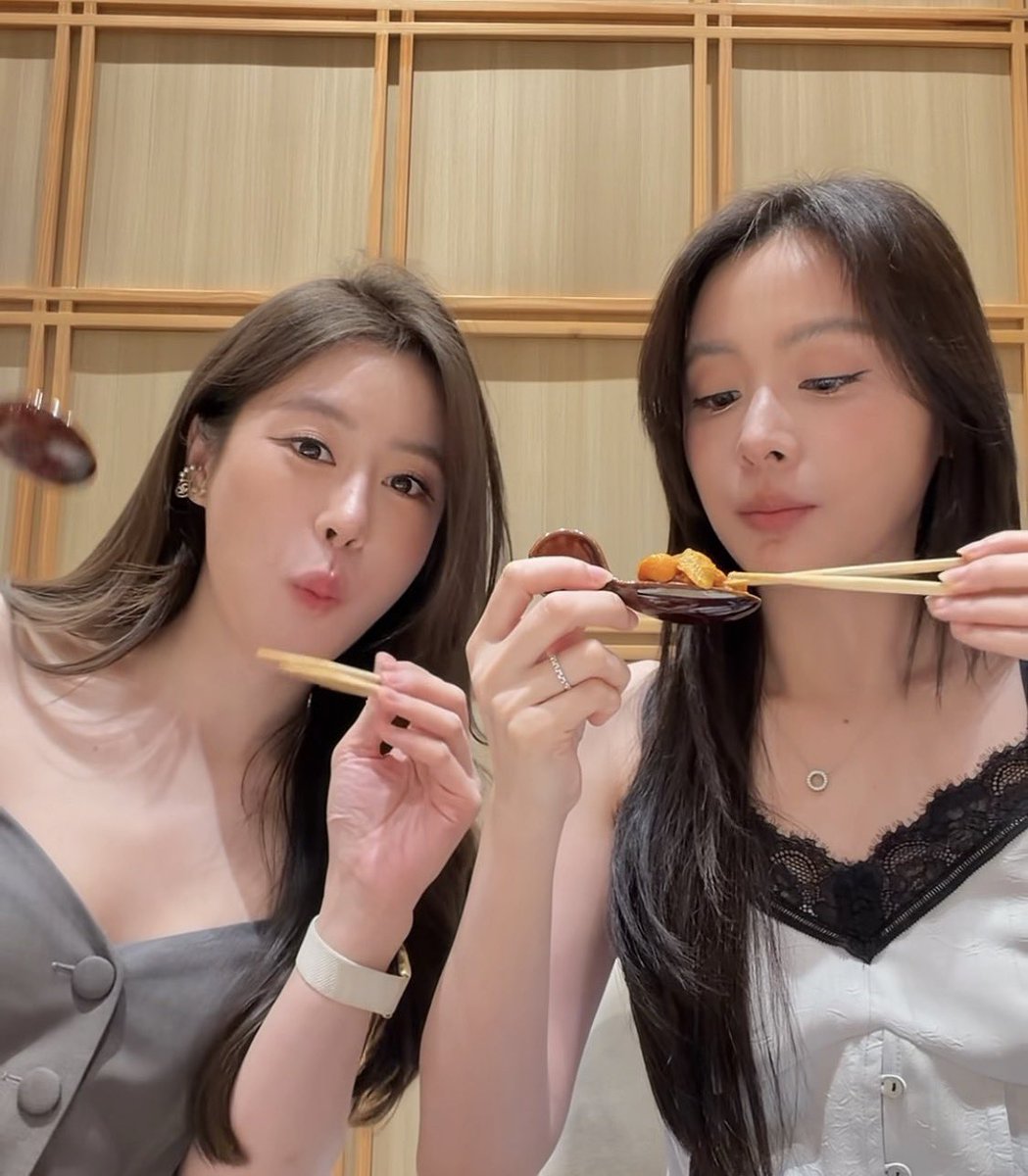 GLdiaryy's tweet photo. มากาเสะมื้อนี้หวานมากกกบรรยากาศก็ฟุ้งไปด้วยความรัก จองขวัญพิเศษจากคนพิเศษ

Cr.IG:oomeisaya

#OomBam #อุ้มแบม #oomeisaya #bamsarale https://t.co/iO9eBwcHEi