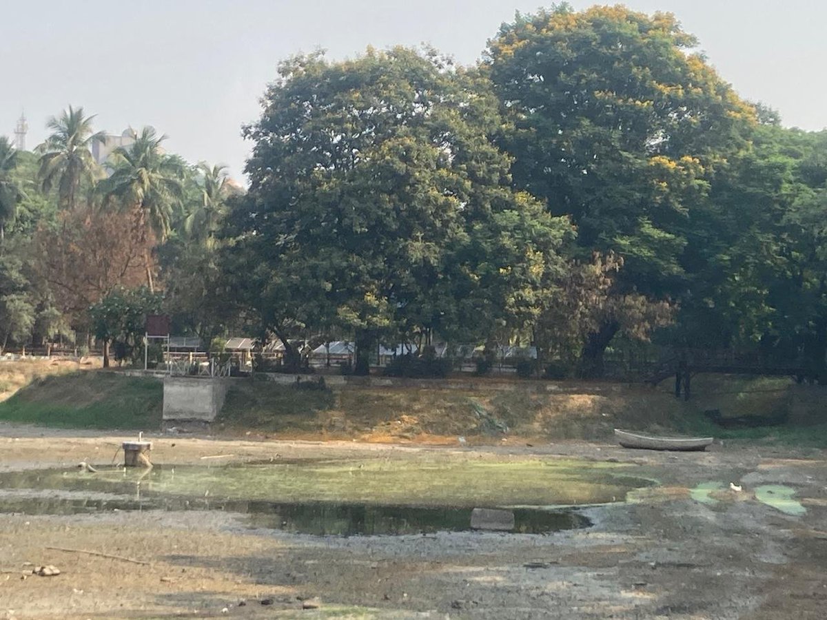 abid11238504's tweet photo. @Comm_HYDRAA
61 complaints to HYDRAA Praja Vani, yet no action on Public Garden Lake, Nampally. Residents suffer from foul stench and pollution. Authorities must immediately inspect, clean, develop the lake, and resolve the issue. @jayesh_ranjan @HMDA_Gov  @CommissionrGHMC https://t.co/LUg2O8xNgW