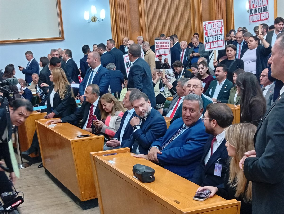 fethigurer's tweet photo. Cumhuriyet Halk Partisi haftalık grup toplantısına katıldım.
CHP Genel Başkanımız Sayın Kemal Kılıçdaroğlu, ülke gündemine ilişkin önemli değerlendirmelerde bulundu. https://t.co/3zLMmeDXzW