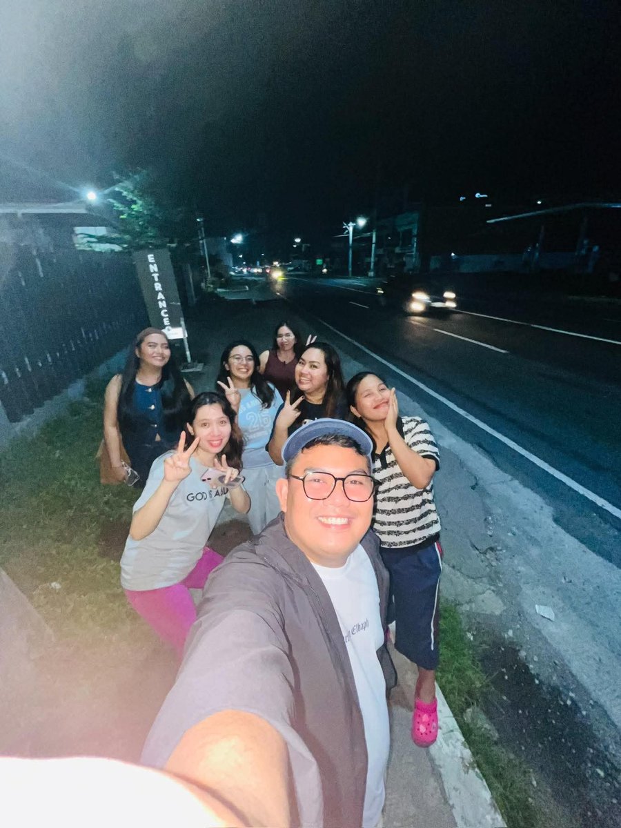 anggeee_10's tweet photo. When ulit magmaMcDo? Miss ko na kayo mga bes! 😭❤ https://t.co/jsygoJn8jR