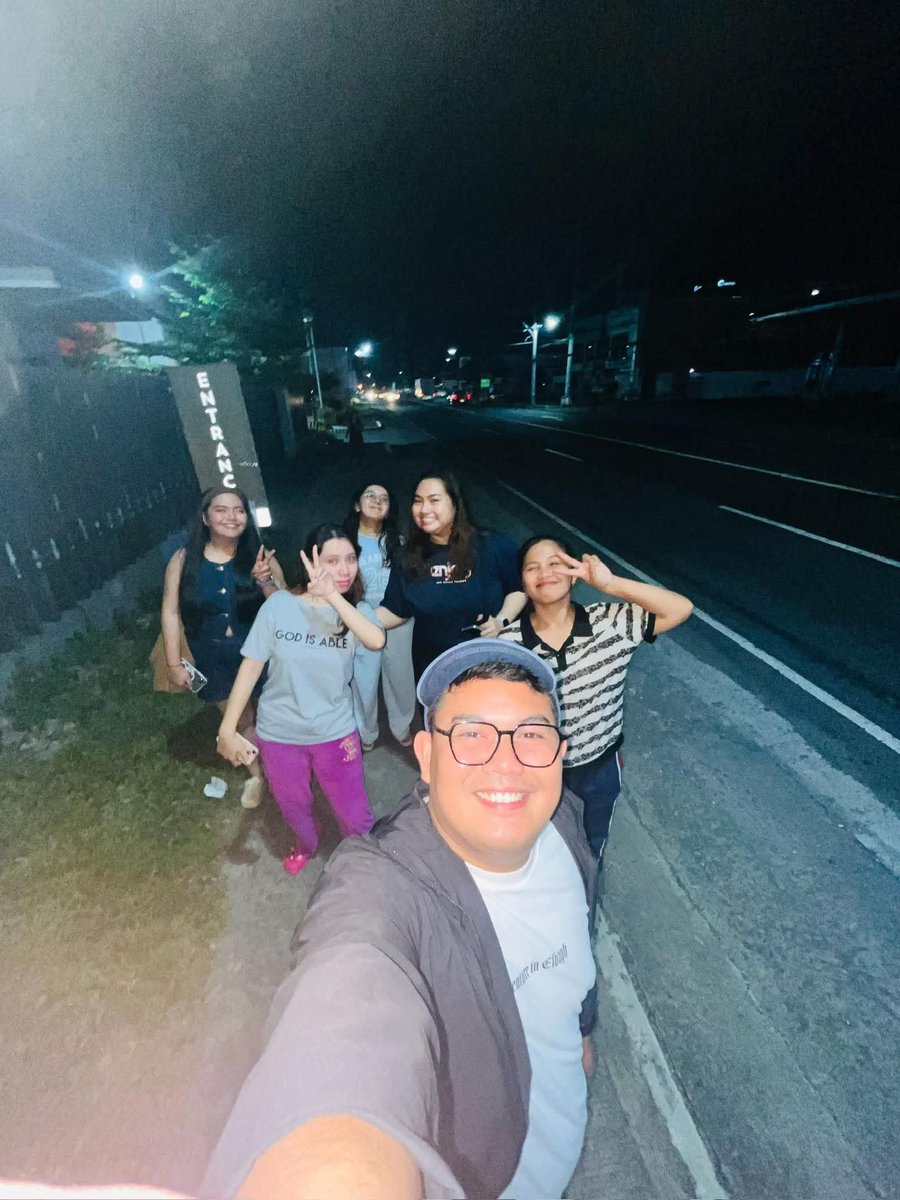 anggeee_10's tweet photo. When ulit magmaMcDo? Miss ko na kayo mga bes! 😭❤ https://t.co/jsygoJn8jR