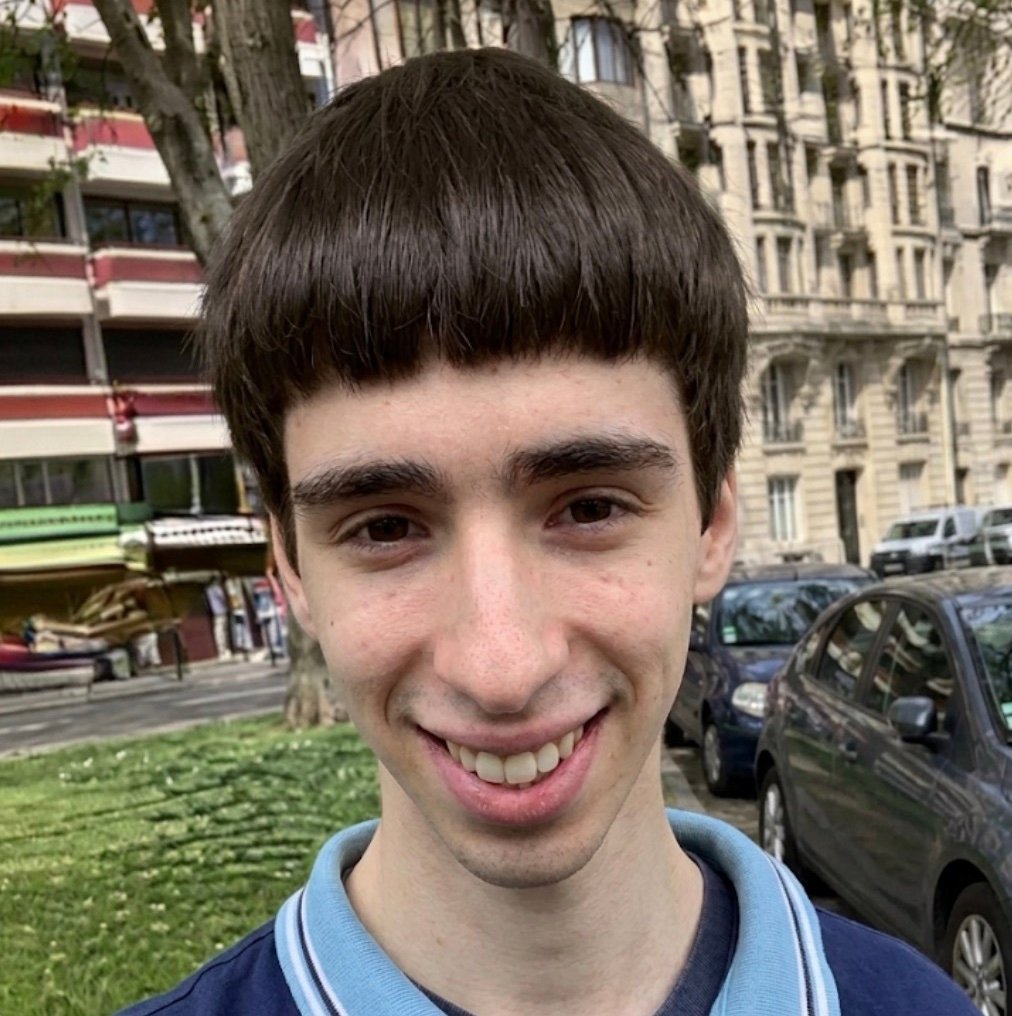 lockershut's tweet photo. @Indomaretyp @wavekooo Donde dije que soy argentina? Aprende a leer burra. No solo pareces un burro con el corte de pelo de Malena Pichot sino que lo sos. https://t.co/u3UmnFkA6s