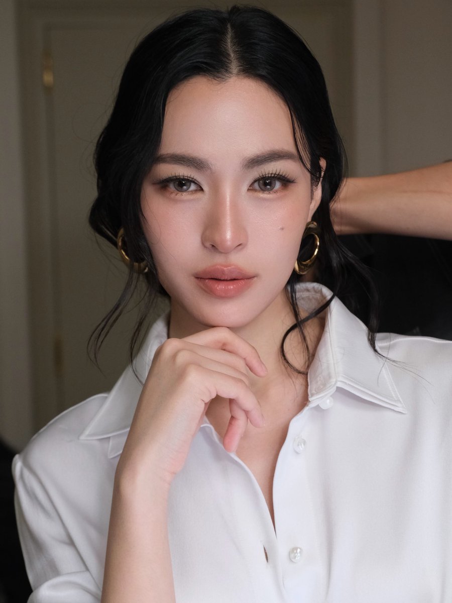 lingling_fans's tweet photo. @Dior Lingling Kwong makes another Dior show moment feel so natural, because she makes it feel so personal honestly 🤍✨

#LinglingKwong @linglingsirilak
#Dior @Dior #DiorSummer27 
#LingOrmDiorSummer27 #PFW https://t.co/dXwnQYrSf0