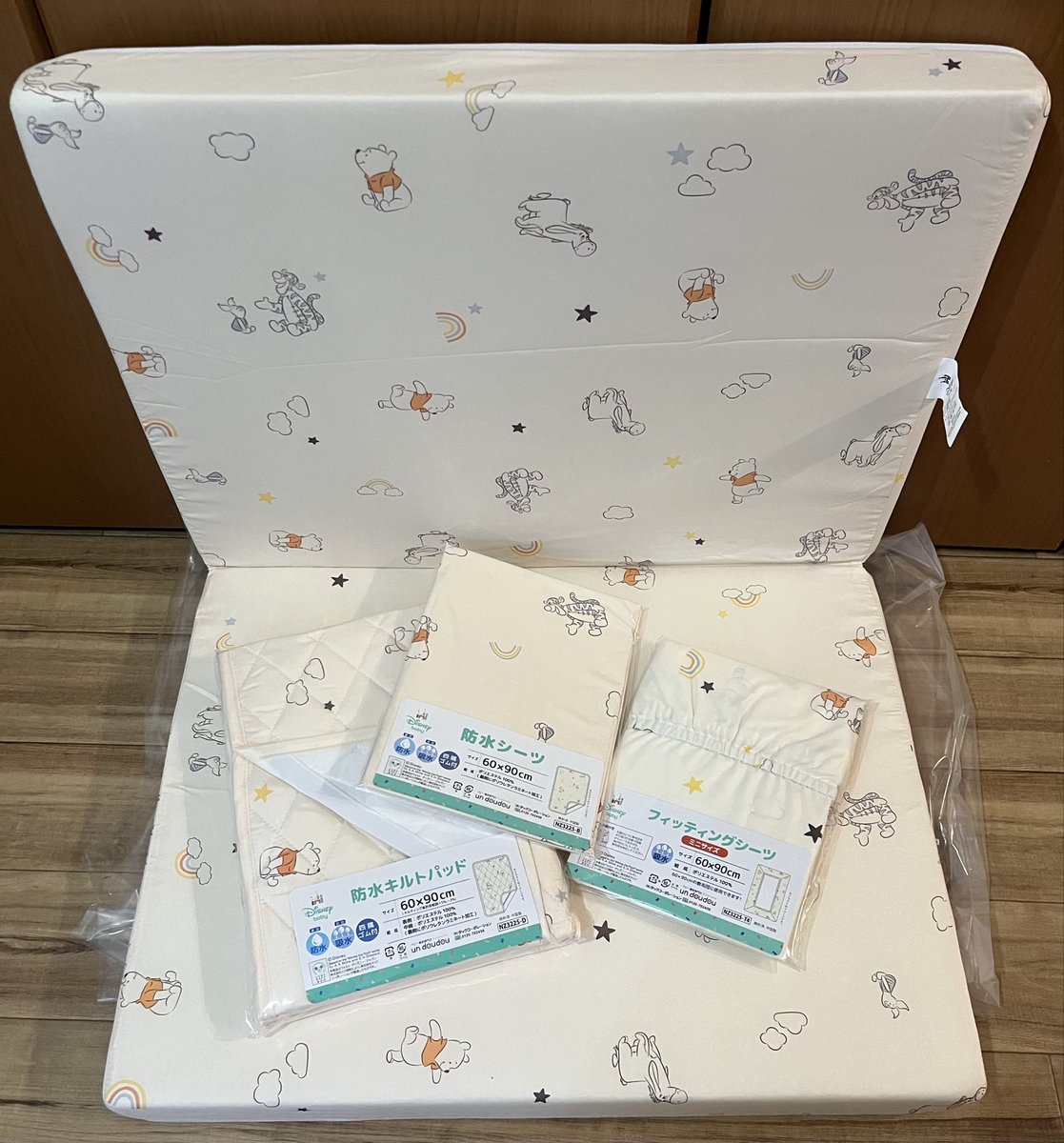 kem_2026's tweet photo. うちベビーベッドのシーツは
←みたいにセットで買って適当につけてたんだけど
→の付け方が正解っぽい😅 https://t.co/JguQuJYpO3