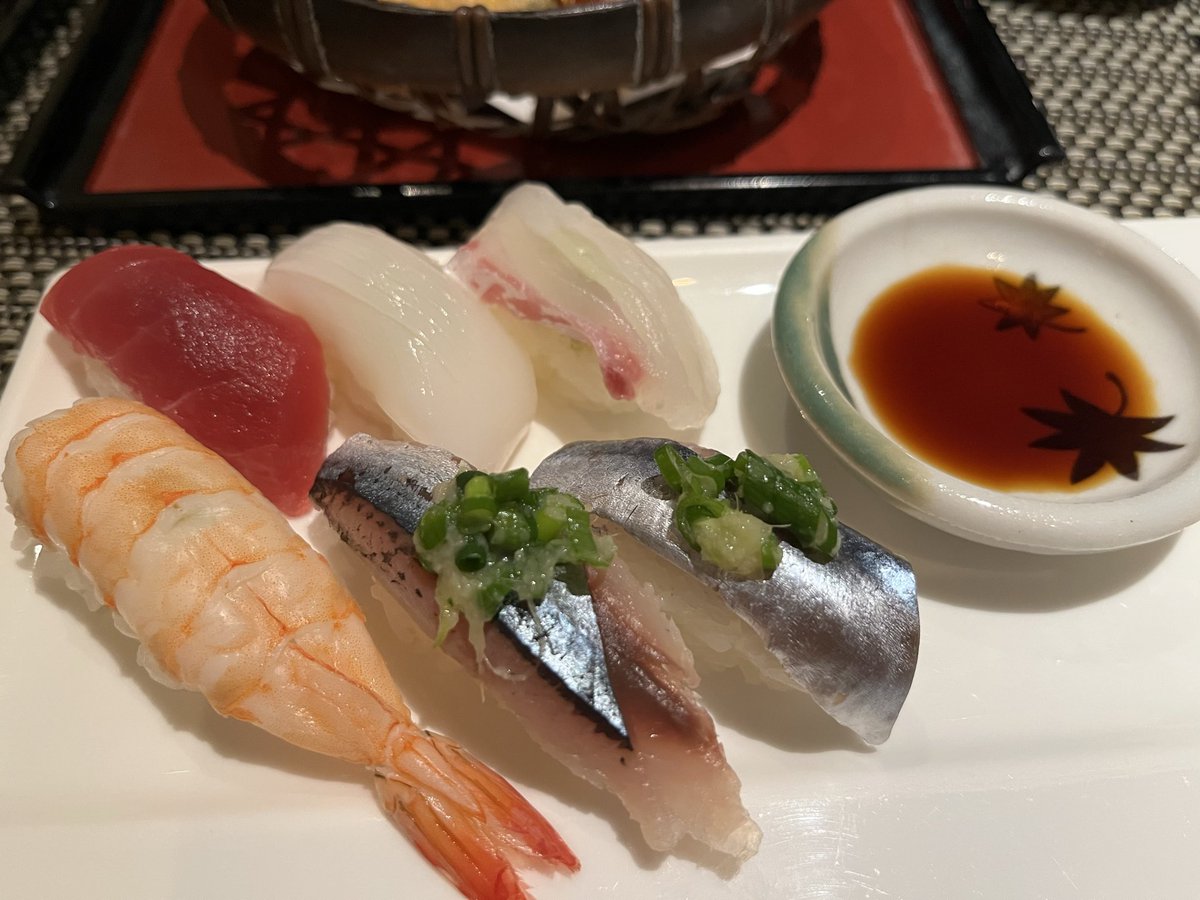 lunakota's tweet photo. ローストビーフ、天ぷら、お寿司、海鮮丼
#シェフズライブキッチン 
#インターコンチネンタル東京ベイ https://t.co/nM5iNkOup4