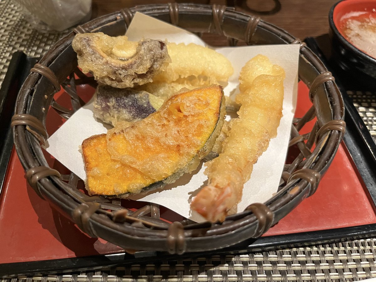 lunakota's tweet photo. ローストビーフ、天ぷら、お寿司、海鮮丼
#シェフズライブキッチン 
#インターコンチネンタル東京ベイ https://t.co/nM5iNkOup4