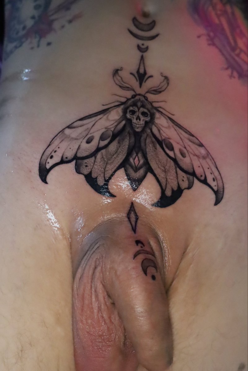 _md_ink_'s tweet photo. 💀🖤Acherontia atropos🖤💀
#dick #penis #penistattoo #top #cock #newtattoo
#tattoo #bigdick #berlin #kinky #moon #gay
#intimtattoo #intim #genital #dicktattoo #dick
#penis #penistattoo #top #cock #newtattoo #tattoo #cocktattoo #bigdick #berlin #kink #anubis #gay
#intimtattoo #intim #genital #dicktattoo
#genitaltattoo #queertattooer #tattooedpenis
#genitalwork #pubictattoo #kinky #InkedGenitals
#gayberlin #EroticTattoo #Eroticlnk