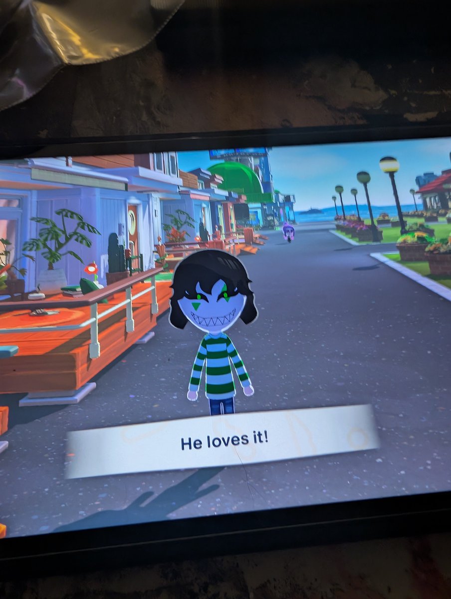 candiedShadow's tweet photo. The official Harlequin comic had me hurting. So I gave him a bearded dragon in TomoDachi life to make myself feel a little better. He loved it.
#tfcharleyquin #thefreakcircus #tfc https://t.co/RpzNjUYakp