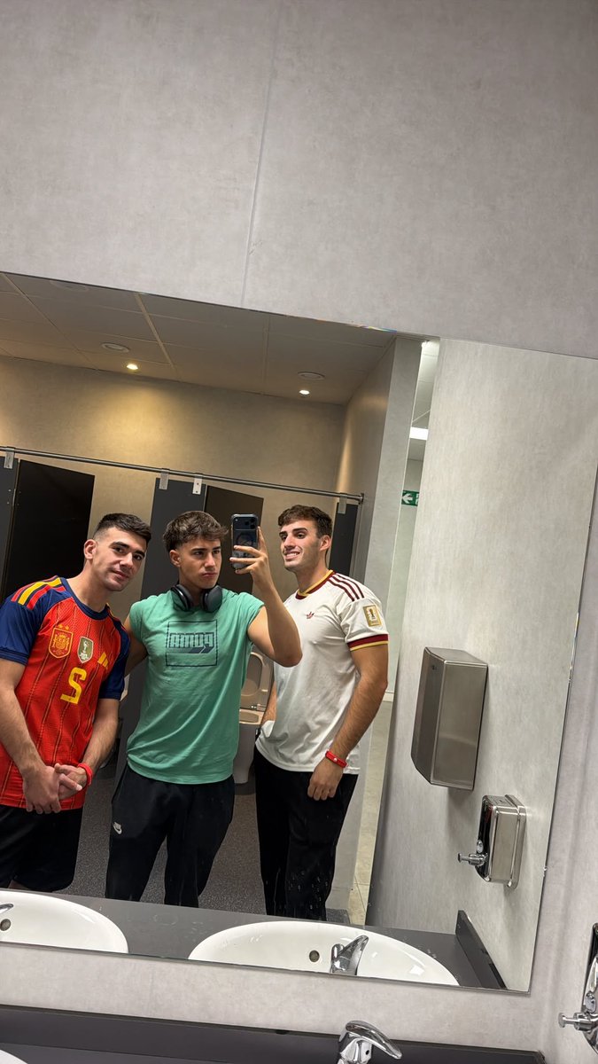 GToledano_Info's tweet photo. Última foto de Guille vía su canal de WhatsApp. 📸 https://t.co/YZOwme68Gh