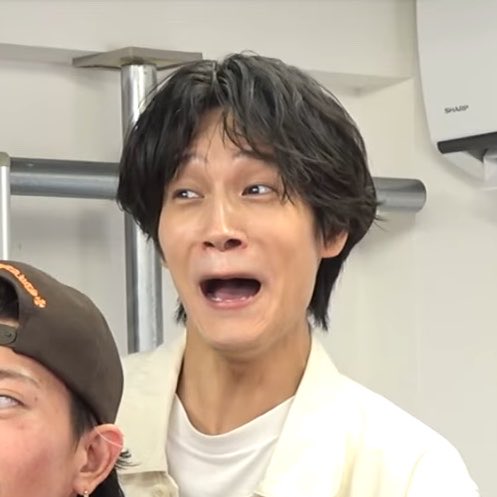 nin_Aejin4's tweet photo. メンバーが寝る前にパイナップル触る発言した時の顔オモロ爆笑
「ぽや門やってんな笑」な３人も愛おしい爆笑
#Aぇǃgroup #かまいたち https://t.co/meGli2Masb