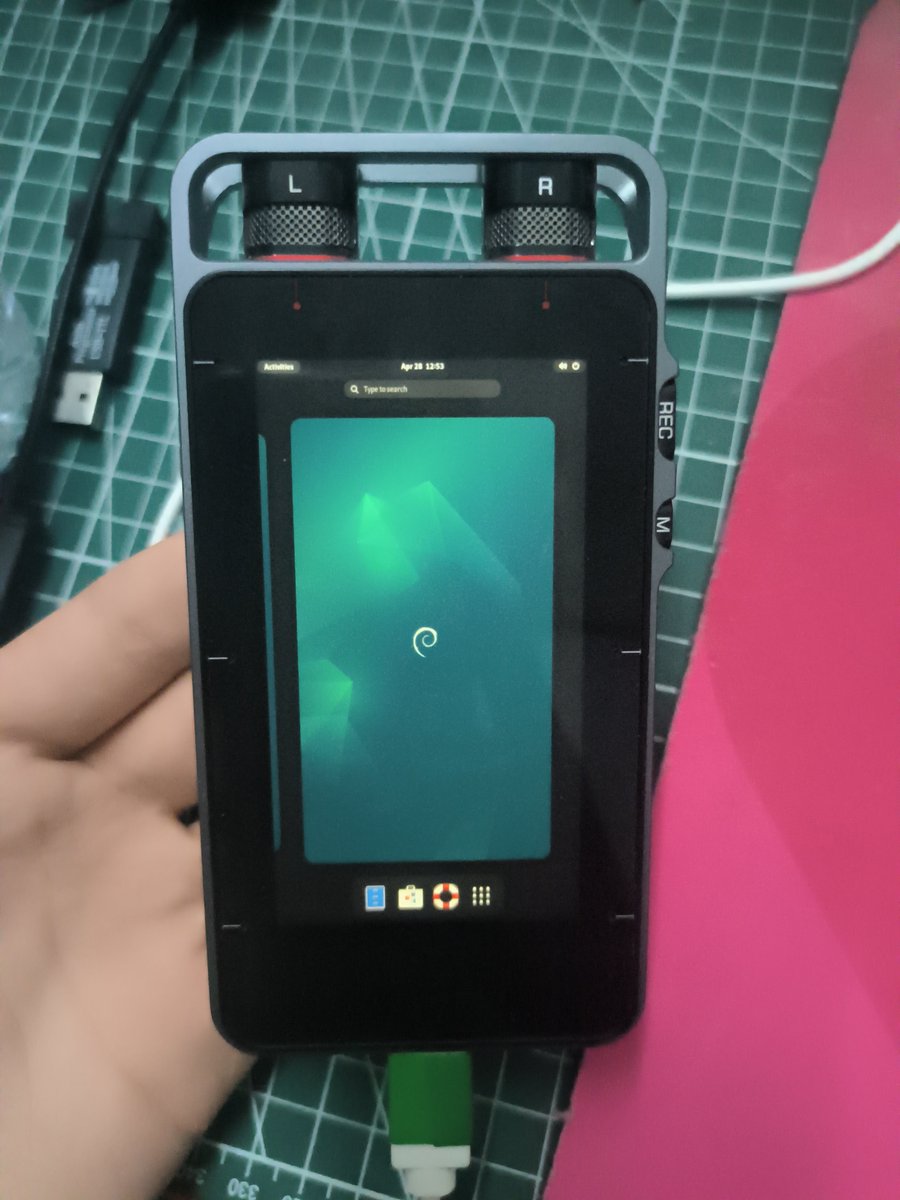 haro7z's tweet photo. Porting Debian to my voice recorder https://t.co/Rpuwr6AHtF