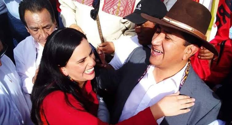 ChacoteraPeru's tweet photo. ¡INDIGNANTE!

Vladimir Cerrón se burla de Verónika Mendoza y le recuerda que pasó de ser mucama a congresista gracias a los Humala

"Es la Yenifer Paredes de Cusco", comentó desde su cuenta en X

¡PATÉTICO! https://t.co/LG8NzM4Gmn