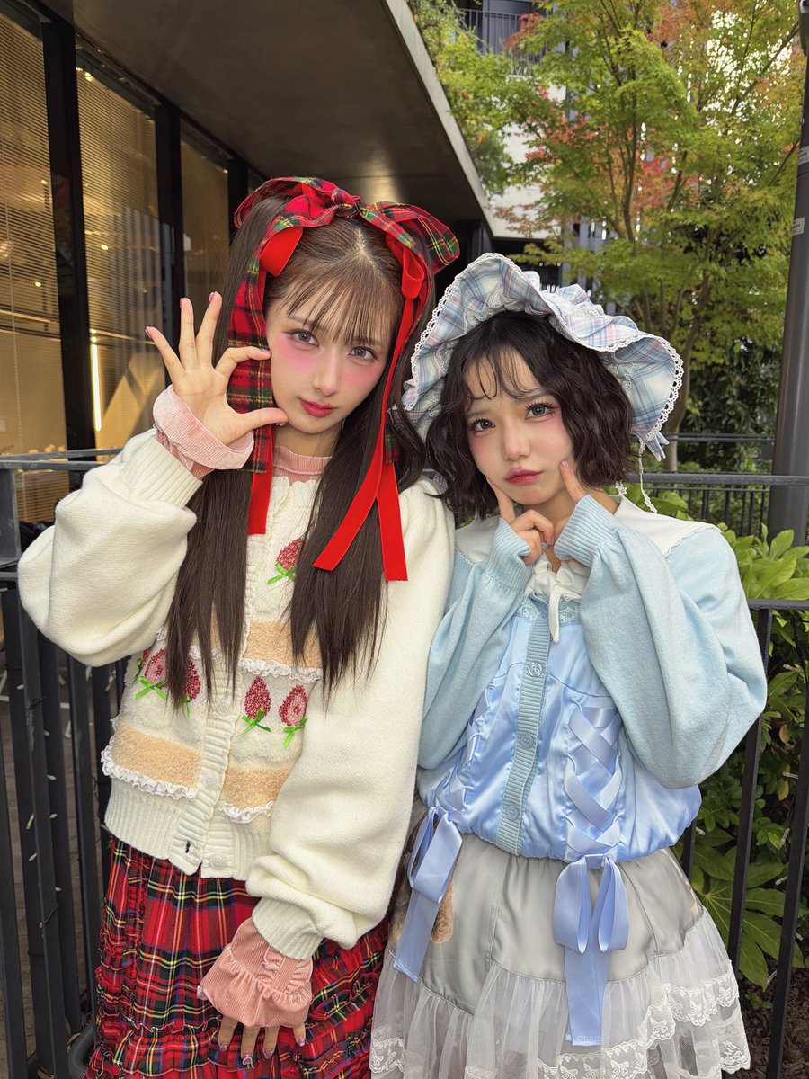ssshinako's tweet photo. iLife!のあいすちゃん🍨🤍と
お写真撮らせて頂きました🫶

いつも何万人もの前で
ライブパフォーマンスしてるのに、

数百人キャパのファッションショーでも
「緊張する〜🥹🥹!!!」って言いながら
直前までめっちゃ集中していて

ランウェイも完璧で😢
間近でプロを感じさせて頂きました😢🤍

可愛かった〜〜 ߹𖥦߹
お写真ありがとうございました💓