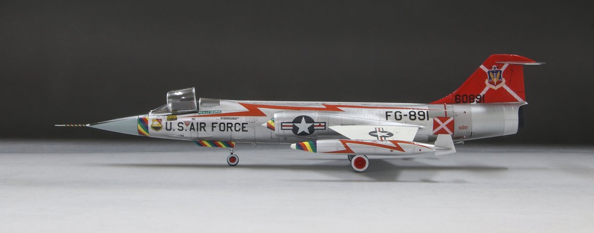 finemolds_news's tweet photo. 新製品画像 追加UPしました！

1/35 帝国海軍 短十二cm自走砲
https://t.co/heB15Rb94D

1/72 アメリカ空軍F-104C“レッドデビルズ”【限定品】
https://t.co/b40HkeDftp

それぞれ完成見本の側面写を追加しました！
リンク先の当社ホームページには、もっと詳しい情報も掲載してるので、ぜひご覧下さい! https://t.co/WnVSWx1ECB