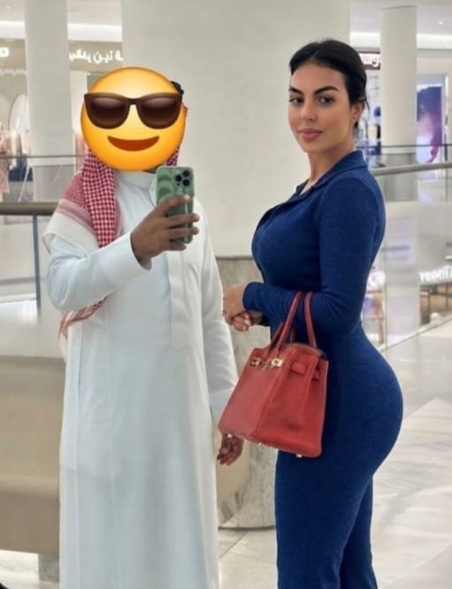 ggffrr555's tweet photo. نفس المكااان بس حظي مو زين 😭😂 https://t.co/ufRrmPQhvL