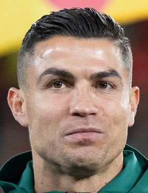 MceeMedia's tweet photo. Men are Simple. I post Ronaldo Picture they like and follow. https://t.co/VfOagvkFVP