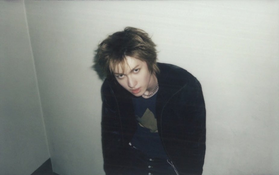 mrtinzip's tweet photo. the type of pics that would be in a rockstar’s unreleased photo archive https://t.co/pWLYlZkrIe