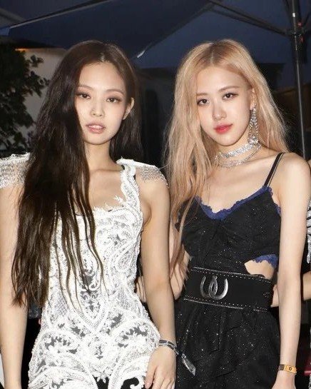 acervochaennie's tweet photo. 2019                                                         2023 https://t.co/CZNjJhLKxc