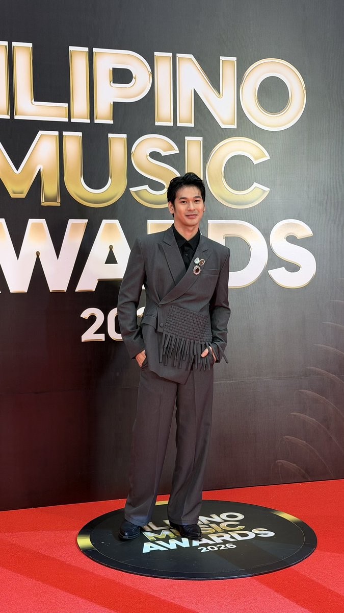 cunanan30917's tweet photo. gagu ang pogi

FMA WITH WILBERT ROSS

#FilipinoMusicAwards
#MultimediaWonder https://t.co/dtyqn11ytT