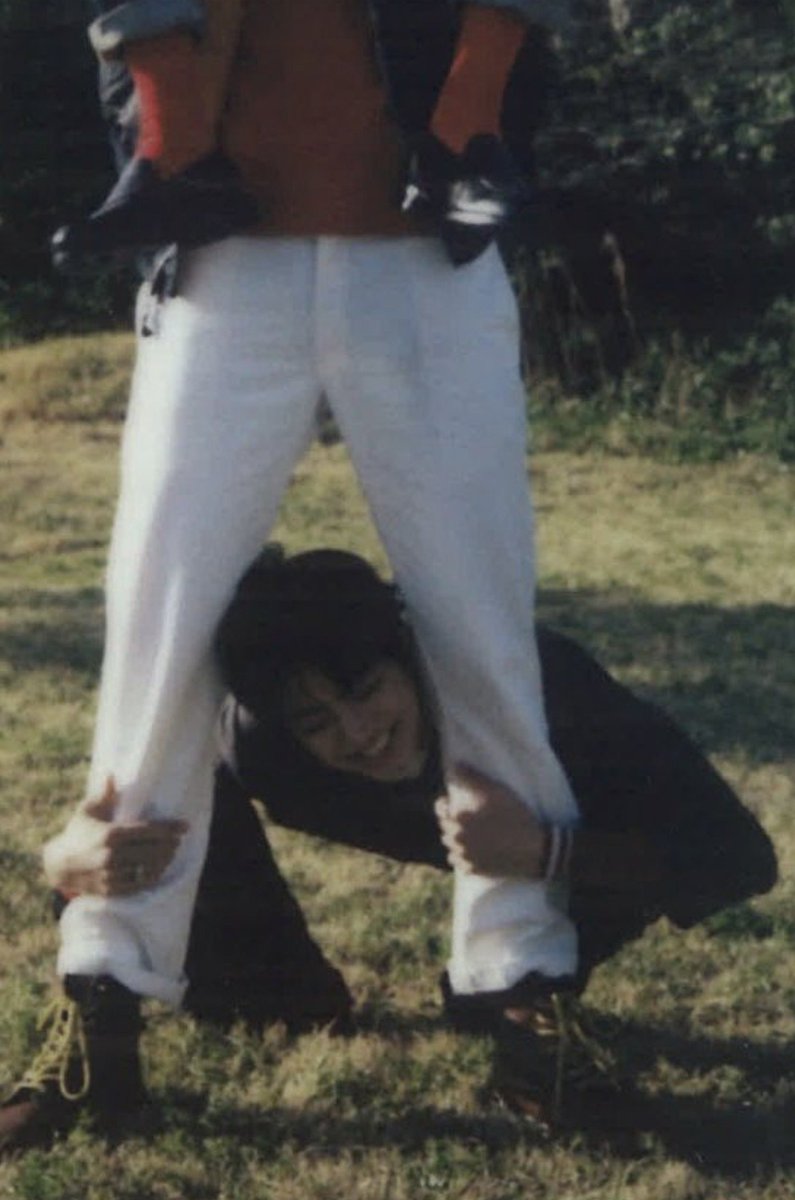 cortis_zip's tweet photo. Martin carrying seonghyeon on his shoulders and keonho posing while holding martin's ankles 😭😭😭😭😭😭 MY PACK UP TRIO 😭😭😭❤️ https://t.co/dVbZkBMkjQ