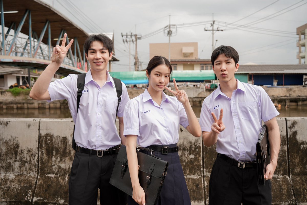 IVSBDragon's tweet photo. Q.2 ก็สองนิ้วสิครับเตรงงงงง✌🏻 

#TheInvisibleDragon
#GMMTV
@Firstkpp @myktnw @NamtanTipnaree https://t.co/8jo0nH8Cex