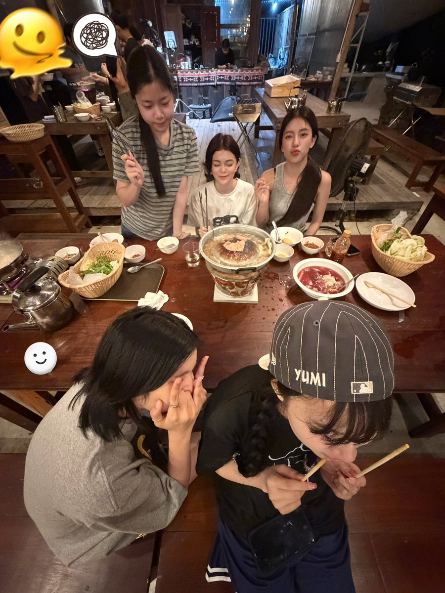 tace_officialth's tweet photo. หมากะทุ หมูกระทะ 😋🥓

#TACE
#TACEDRIVE
#TACEDRIVEEP2
#LOVEiSENTERTAINMENT https://t.co/Yyag9kuJCP