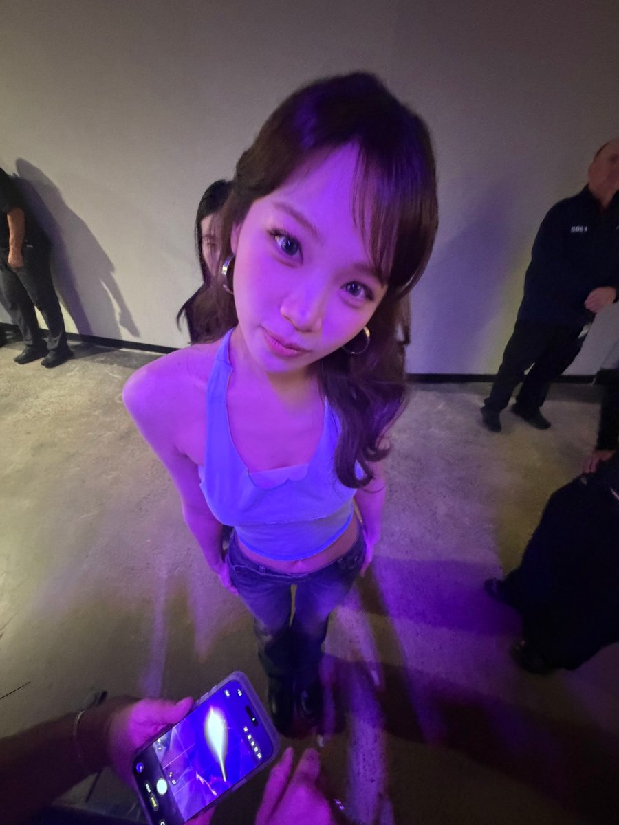 mxdxp_81's tweet photo. 어나들 채원이 다가오면 이때싶 광각으로 찍어보는거 쌈나웃기고 이해됨 커요미수준 ㅁㅊ https://t.co/Dg0xxYDPfC