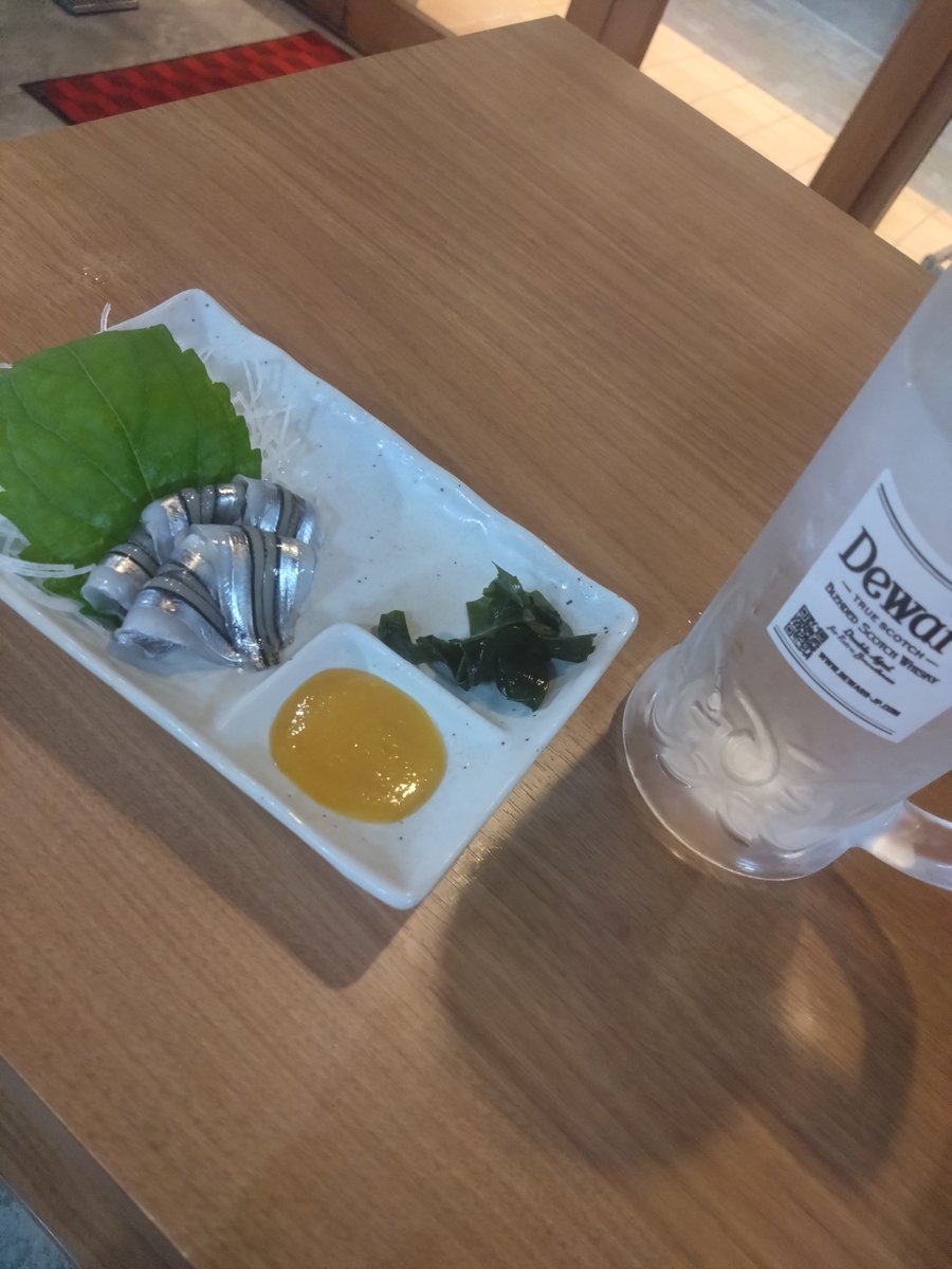 natchi987654's tweet photo. 鹿児島出張。黒伊佐錦250円、伊佐美300円、キビナゴ、鳥刺しで締めて1200円。絶対値段バグってるww
#鹿児島 
#立ち呑み https://t.co/NBAWGNVuaX