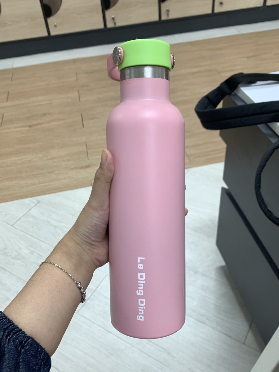 moonlightshasaa's tweet photo. @baseconvo Tumbler merk ini kak 750ml Harganya ga nyampe 90k tapi udah awet bgt dingin/panasnya seharian

https://t.co/w2YsznWZfO https://t.co/iy6Fag196h