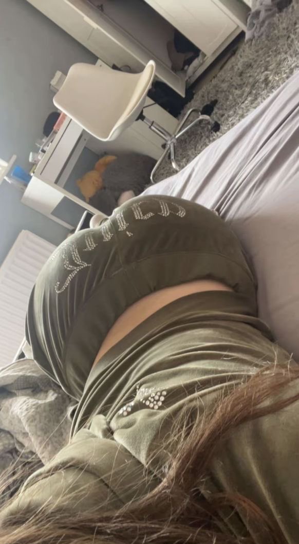 sofia25villa's tweet photo. Les mando corazones a todos bbs 🥵🔥🍑 https://t.co/Vzdn2mFr6d
