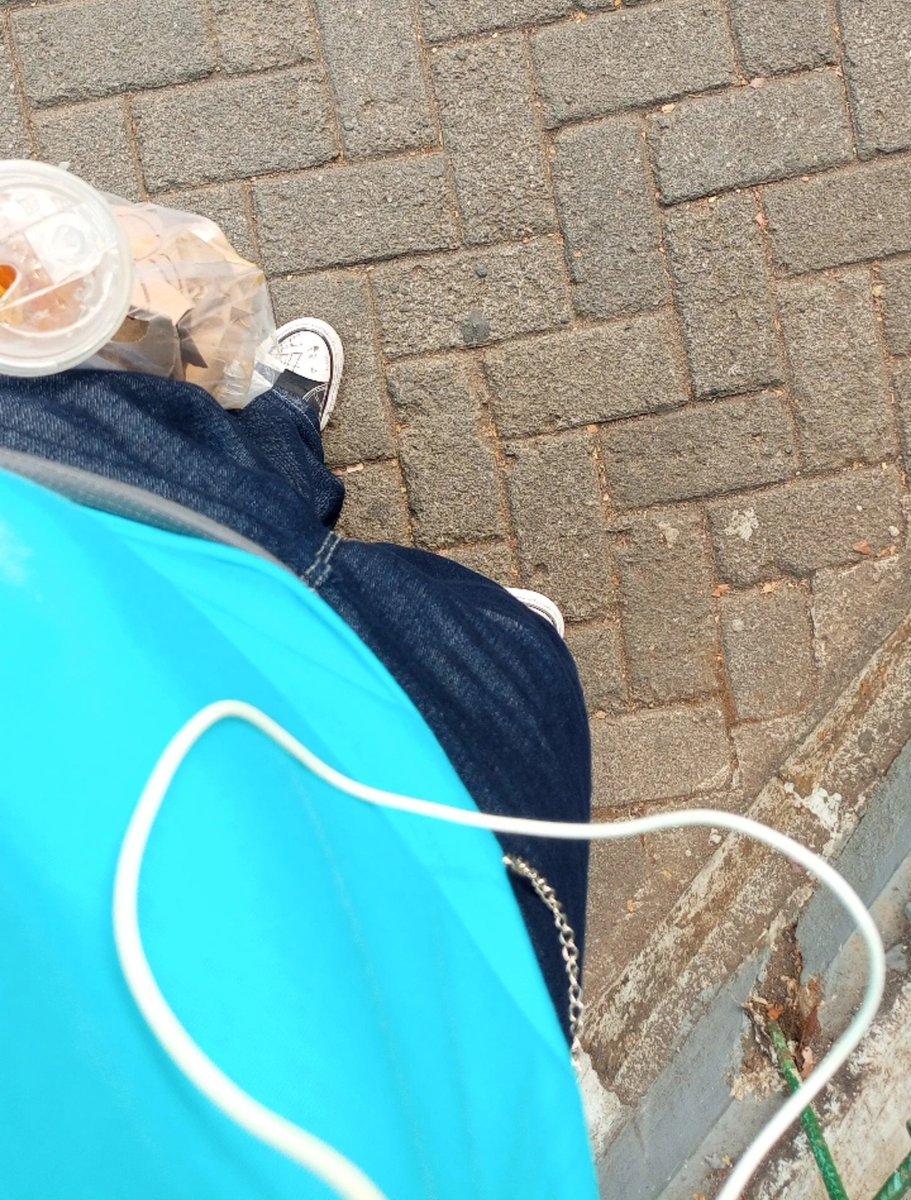 cataloniea's tweet photo. Blok M
#coolmaxxing https://t.co/V5OIR9Jskd