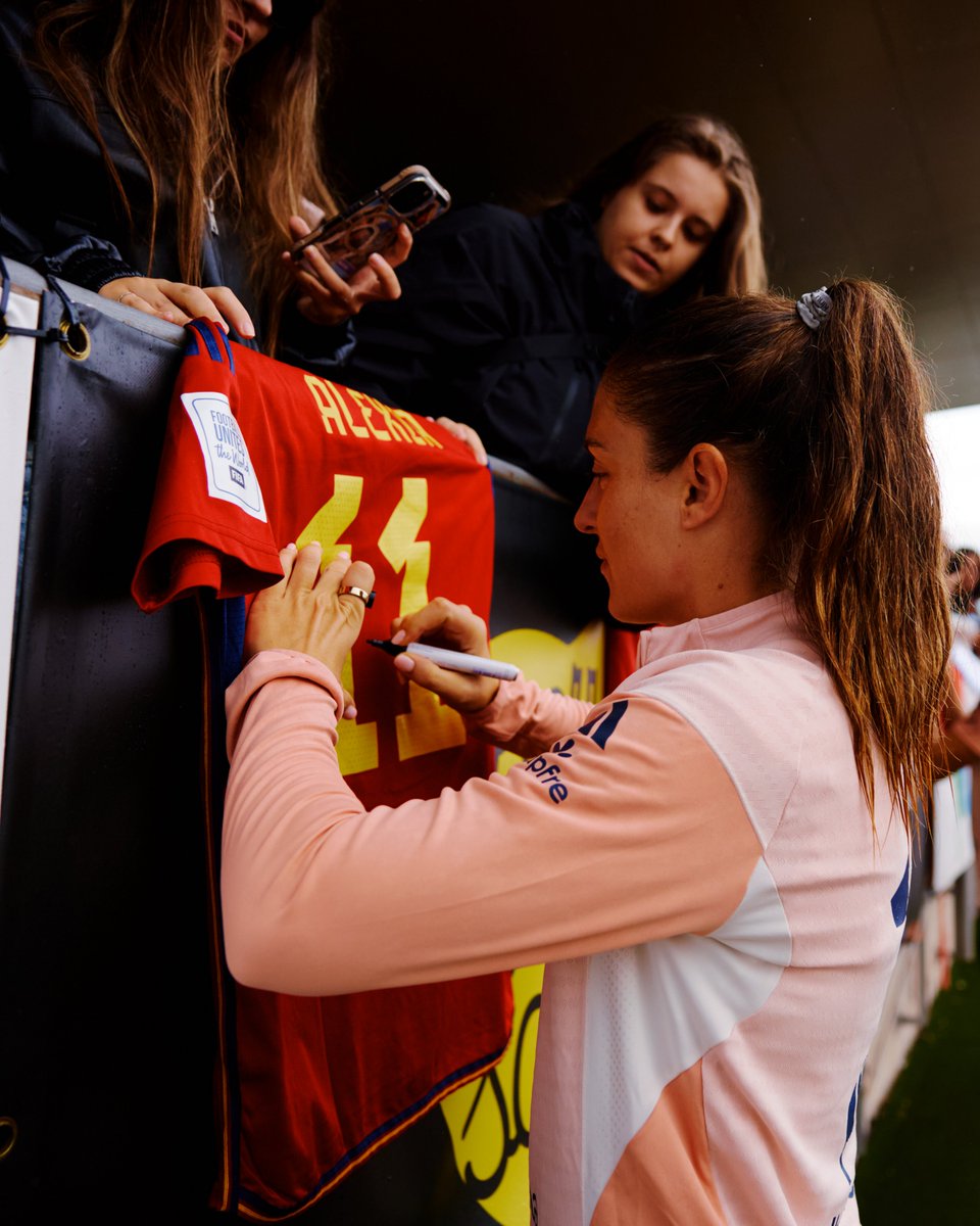 SEFutbolFem's tweet photo. ❤️💛

Breve pero, como siempre, 𝘂𝗻𝗮 𝗽𝗮𝘀𝗮𝗱𝗮.

#JugarLucharYGanar https://t.co/lQ9OONJjpv