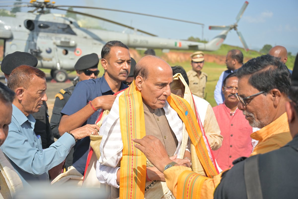 koraputdm's tweet photo. District Administration Koraput takes immense privilege and honour in extending a heartfelt welcome to the Hon’ble Union Minister of Defence, Government of India, Shri Rajnath Singh ji, on his auspicious visit to Koraput district

@DefenceMinIndia 
@CMO_Odisha 
@IPR_Odisha 
@HaeaLimited
