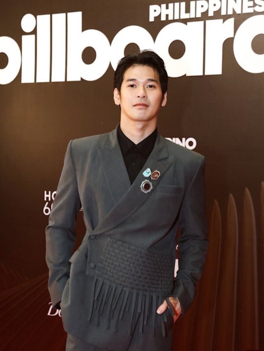skyebloooo's tweet photo. grabe wonu nag day off sa military para umattend ng filipino music awards https://t.co/BORN5aqsh8