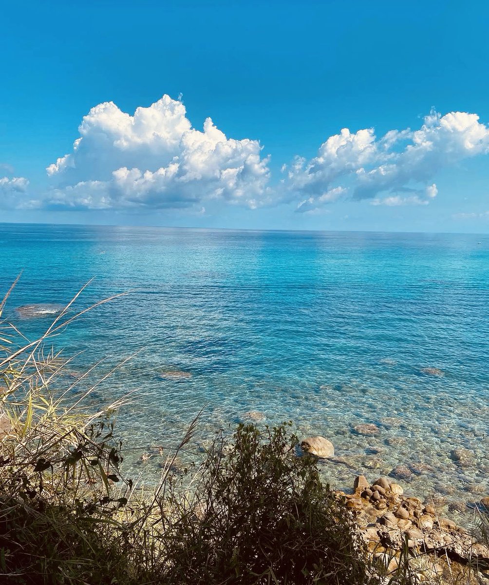 napl_081_'s tweet photo. Da qualche parte dicono che sia autunno 😏😎☀️🌊

📷 6 ottobre, #MadeinSud https://t.co/WH5IR1ZT2v