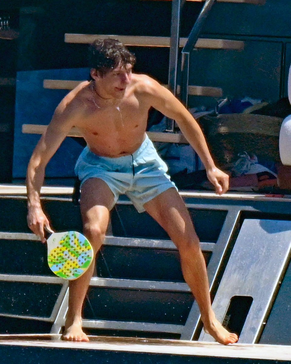 stephendeunique's tweet photo. 19 years old F1 racer Kimi Antonella was spotted playing paddleball on a yatch while on vacation in Sardinian, Italy https://t.co/0TdOJ8rcM2