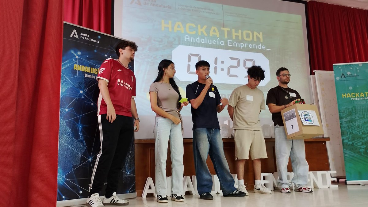 cadecordobaAE's tweet photo. ๐ฏ ๐ #HackathonEmprende ๐#Cordoba
๐ฃ๏ธContinuamos con el equipo 7๏ธโฃque presenta su proyecto ๐๐๐๐๐๐๐๐ฅ
๐ Que bien lo hacรฉis chic@sโ
#territorioemprende #EmprendeAND #EmprendimientoEducativo @UniversidadAND @aemprende https://t.co/mxK19SKQn8
