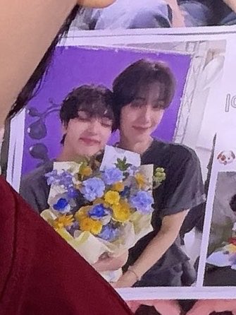 wavemhj's tweet photo. 더쇼 선생님들 이 사진 뭘까요 저 너무 가지고 싶어요 풀어주시면 안 될까요? https://t.co/kUtOxv9zIq