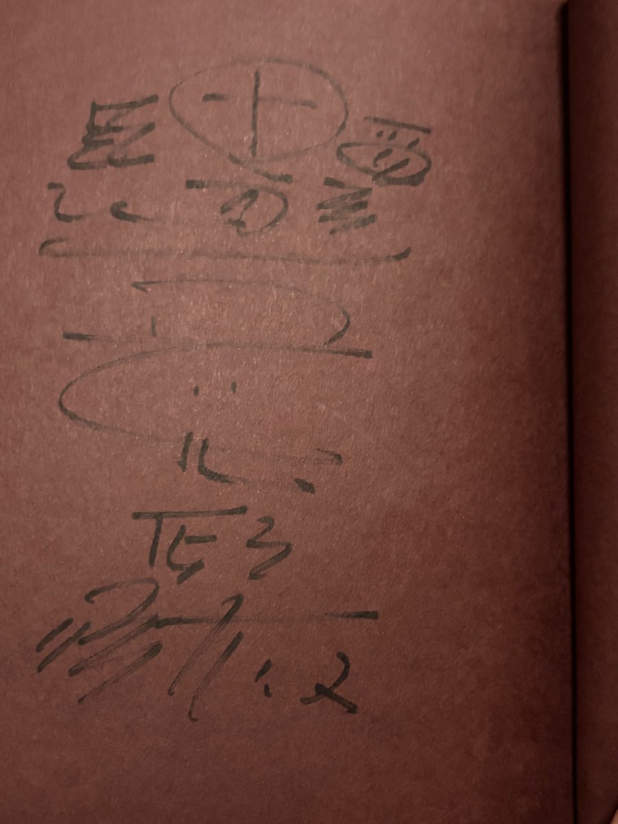 mangano_ma's tweet photo. サンレッドの舞台の顔合わせに行ってきました
髭男爵のお二人にお会いするのは実は初めて

僕の方はTVやネットで毎日のように観ていたので初めてのような気はしませんでしたが

稽古も観させて頂きましたが 楽しかったです
暖かい現場できっといい舞台になると確信しました
山田さんとひぐち君さん お二人の著作にサインを頂きました