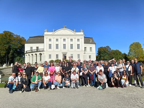 zzbudowlani's tweet photo. 🍁Ruszyły Okręgowe Dni Budowlanych!
Na początek Okręg Śląski ZZ „Budowlani", który świętował 2-4 października w Kielcach. Szydłów, safari wśród bizonów w Kurozwękach, Chęciny i uroczysta kolacja z udziałem Przewodniczącego Tomasza Nagórki.

#ZZBudowlani #DzieńBudowlanych https://t.co/7h07Drogos