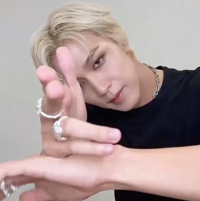 wednesonfebxx's tweet photo. คนนี้กุจอง                                  ใครมองกุยิง https://t.co/FBWROboTbM