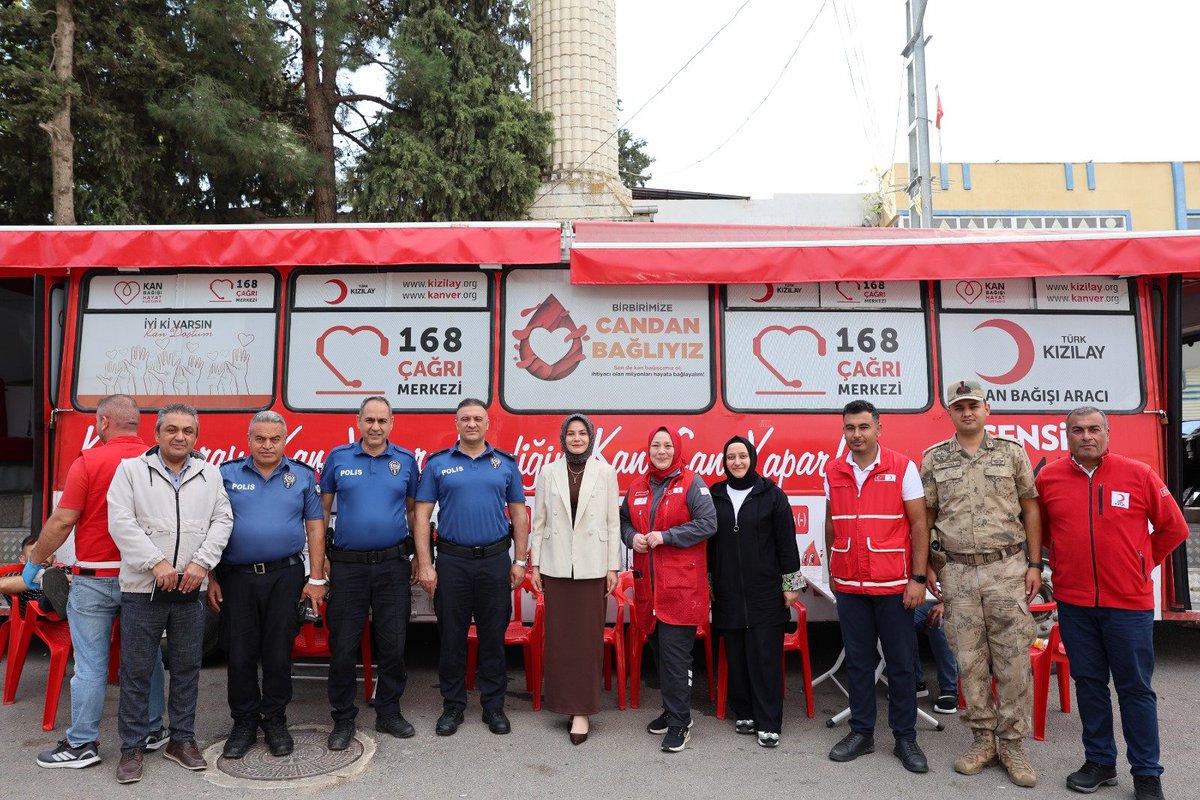 polatelikym's tweet photo. 📍Kaymakamımız Sn. Esra Bozan, ilçemizde kurulan Kızılay kan bağış aracını ziyaret etti.

Kaymakamımız, kan bağışının önemine dikkat çekerek tüm vatandaşlarımızı kan bağışında bulunmaya davet etti. https://t.co/A2S9mntCmC