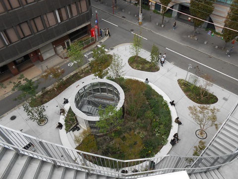 fishmejina33's tweet photo. 博多駅前西銀ビルの裏の公園 https://t.co/SgOLp2kRas